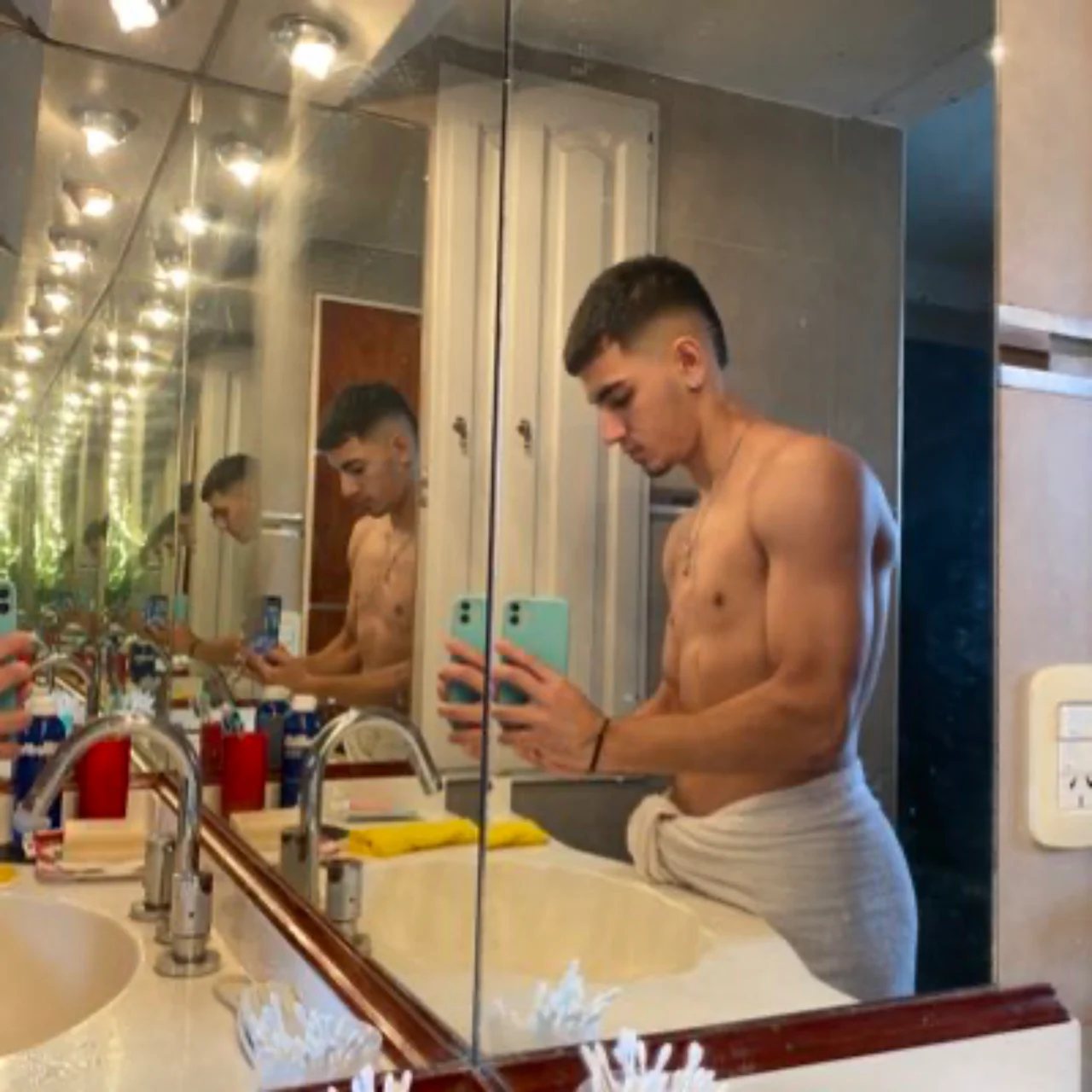 Aladdin Magic 👳🏽‍♂️🔮 - OnlyFans model