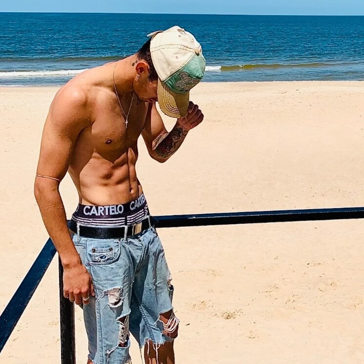 Alex8inches 🇺🇾 🇦🇷 🇧🇷 - OnlyFans model