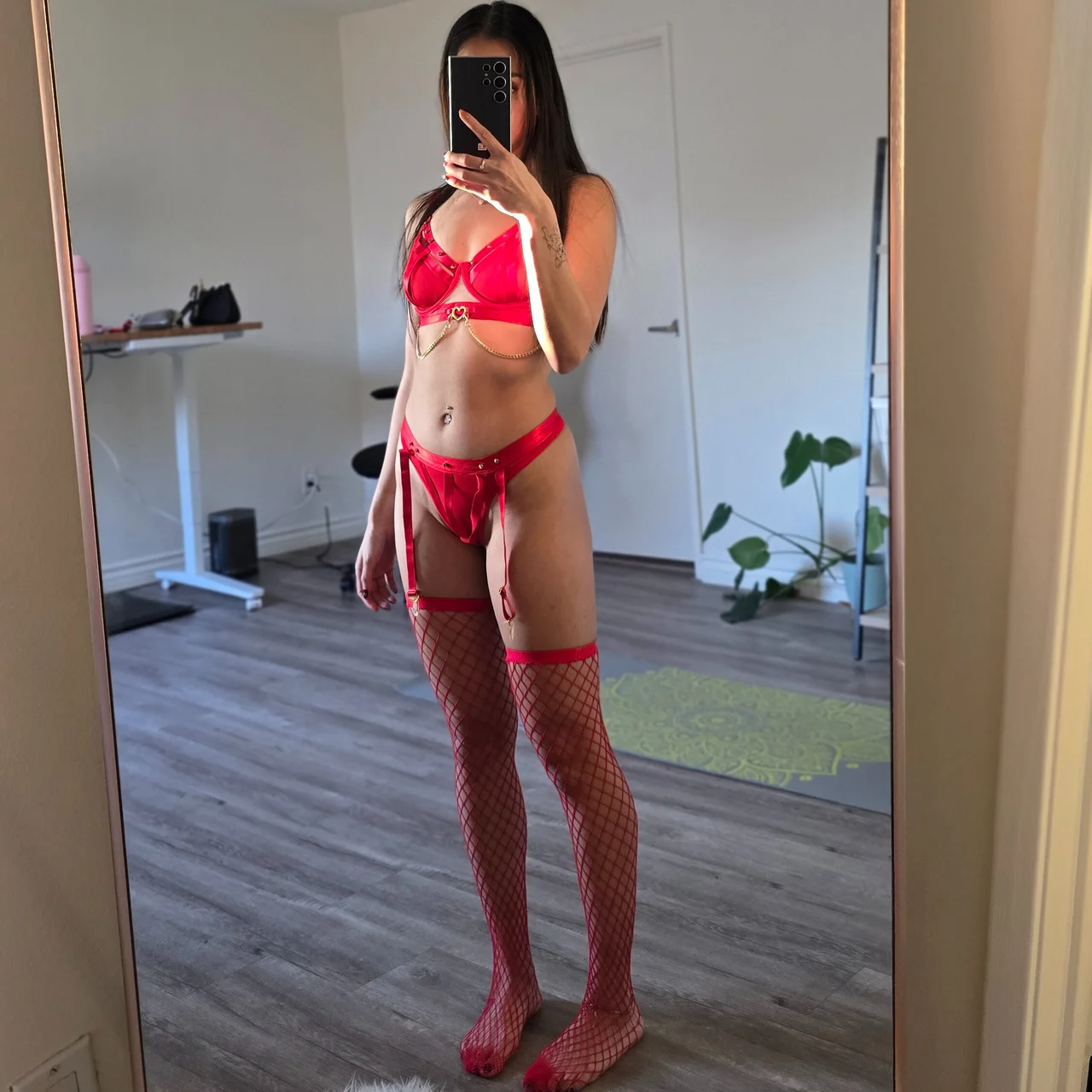 Alice - petite yoga girl 🧘🏻♀️ - OnlyFans model