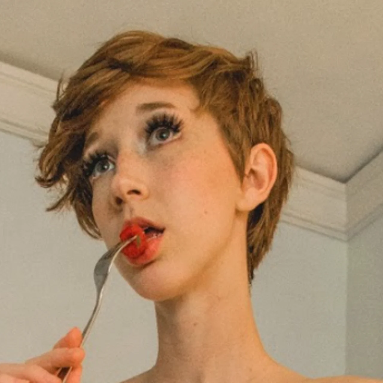 Alice White ~ ASK ABOUT THE FOX FAM - OnlyFans model