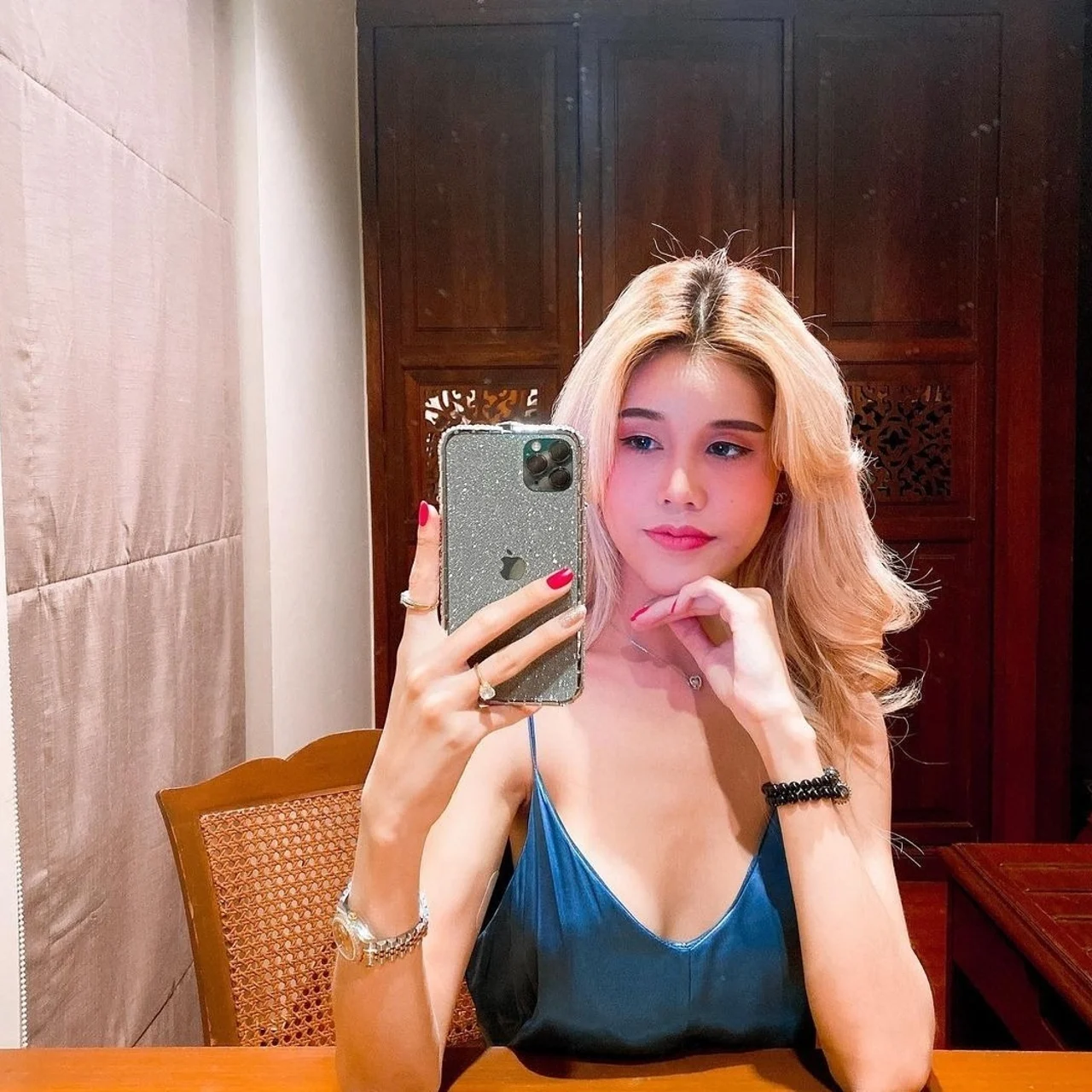 Alice Wonder - OnlyFans model