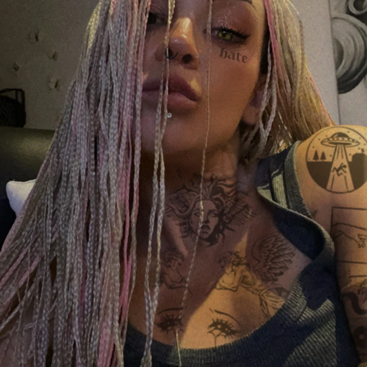 Alina_Hella - OnlyFans model