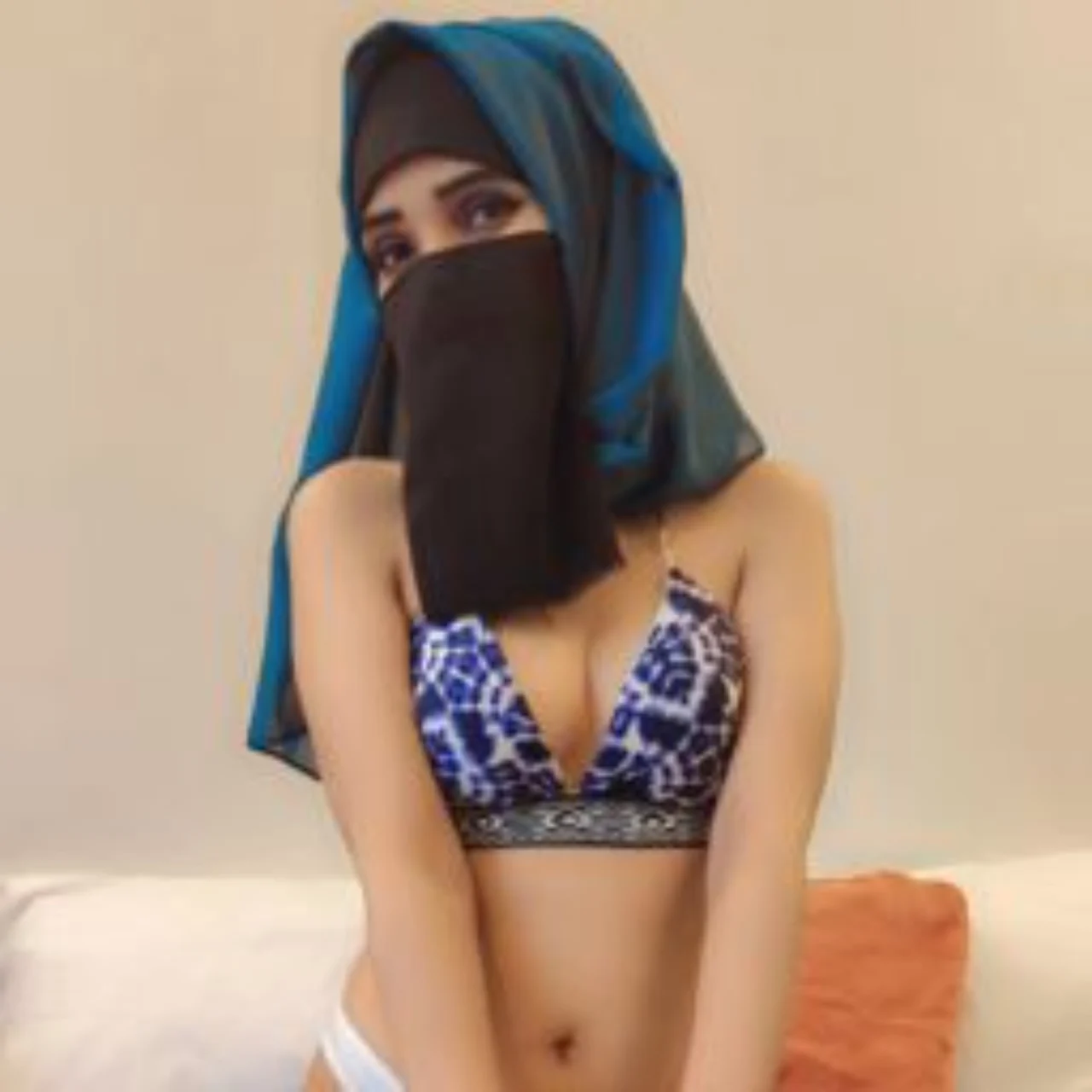Amira Hadi๐ง๐ฝ๐บ๐ธ 18, shy & virgin๐๐ - OnlyFans model