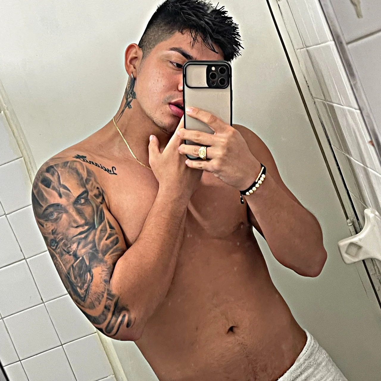 Andres Mojica - OnlyFans model