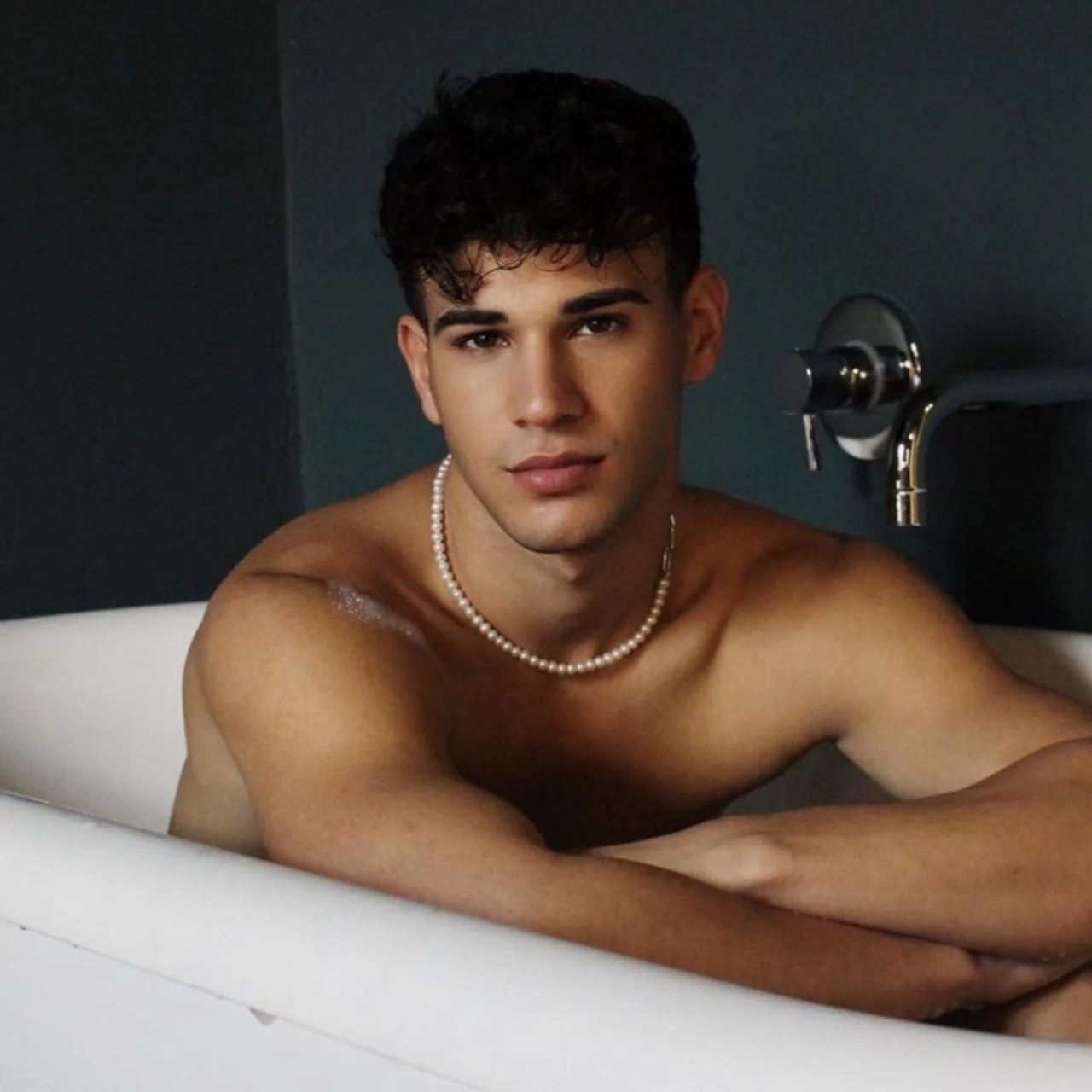 Angell - OnlyFans model