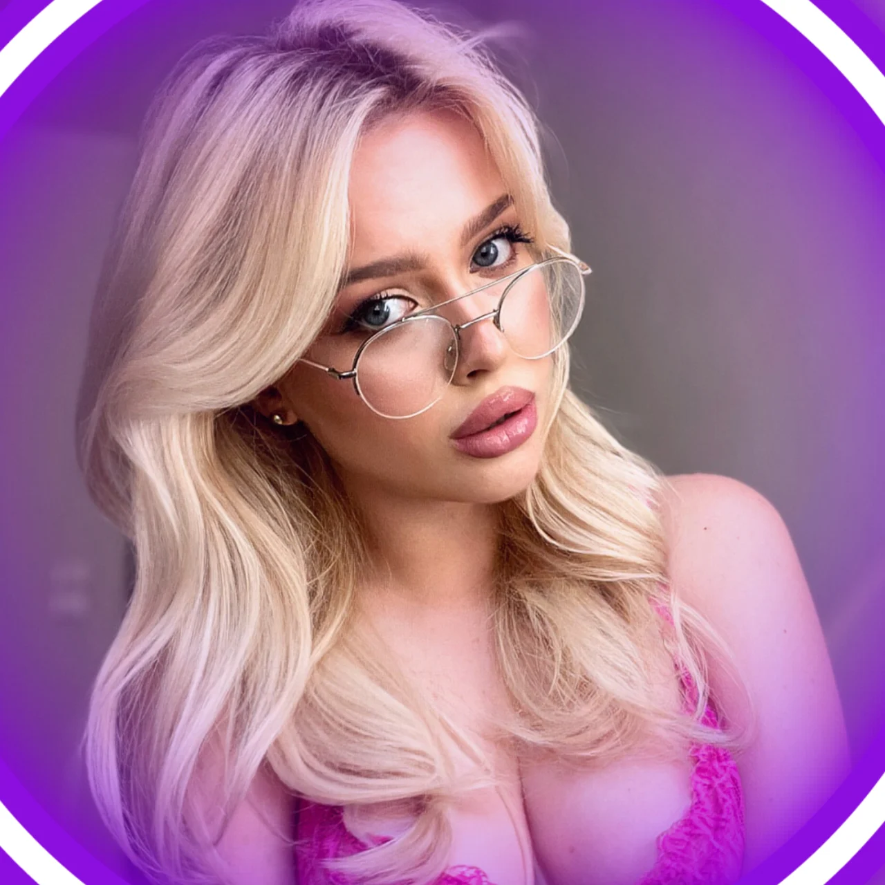 Angie Explod - OnlyFans model