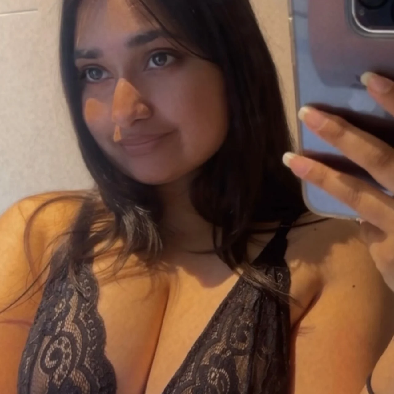 Aria Grover - OnlyFans model