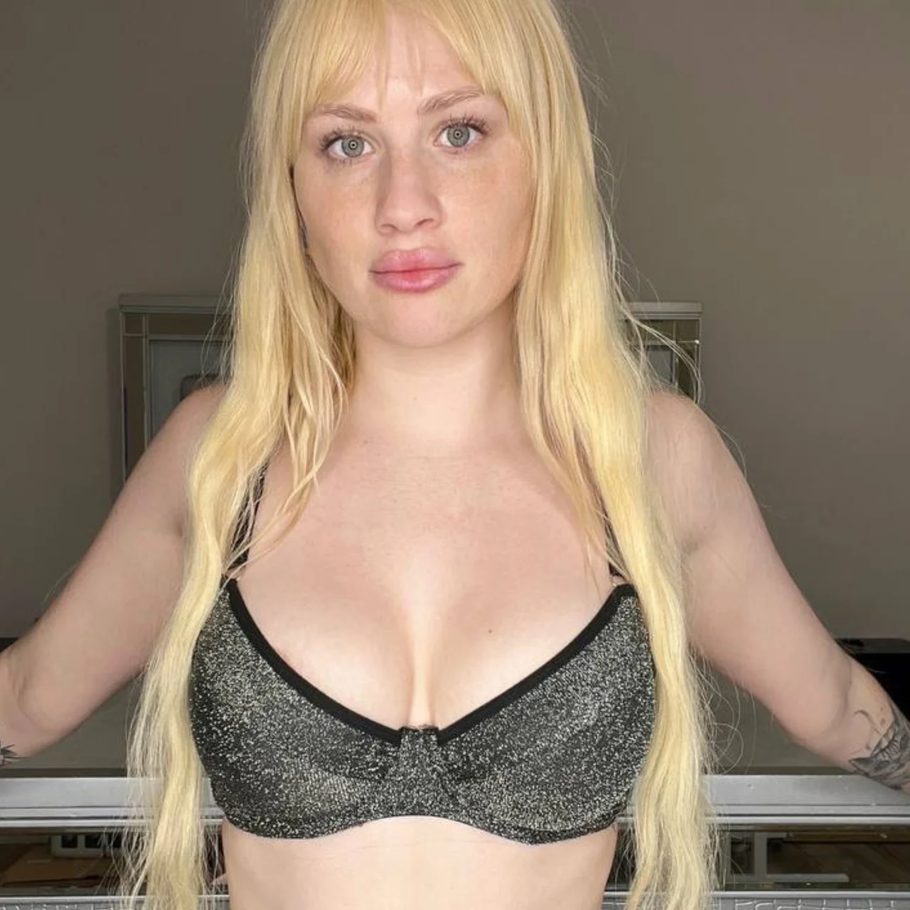 Let’s sext - OnlyFans model