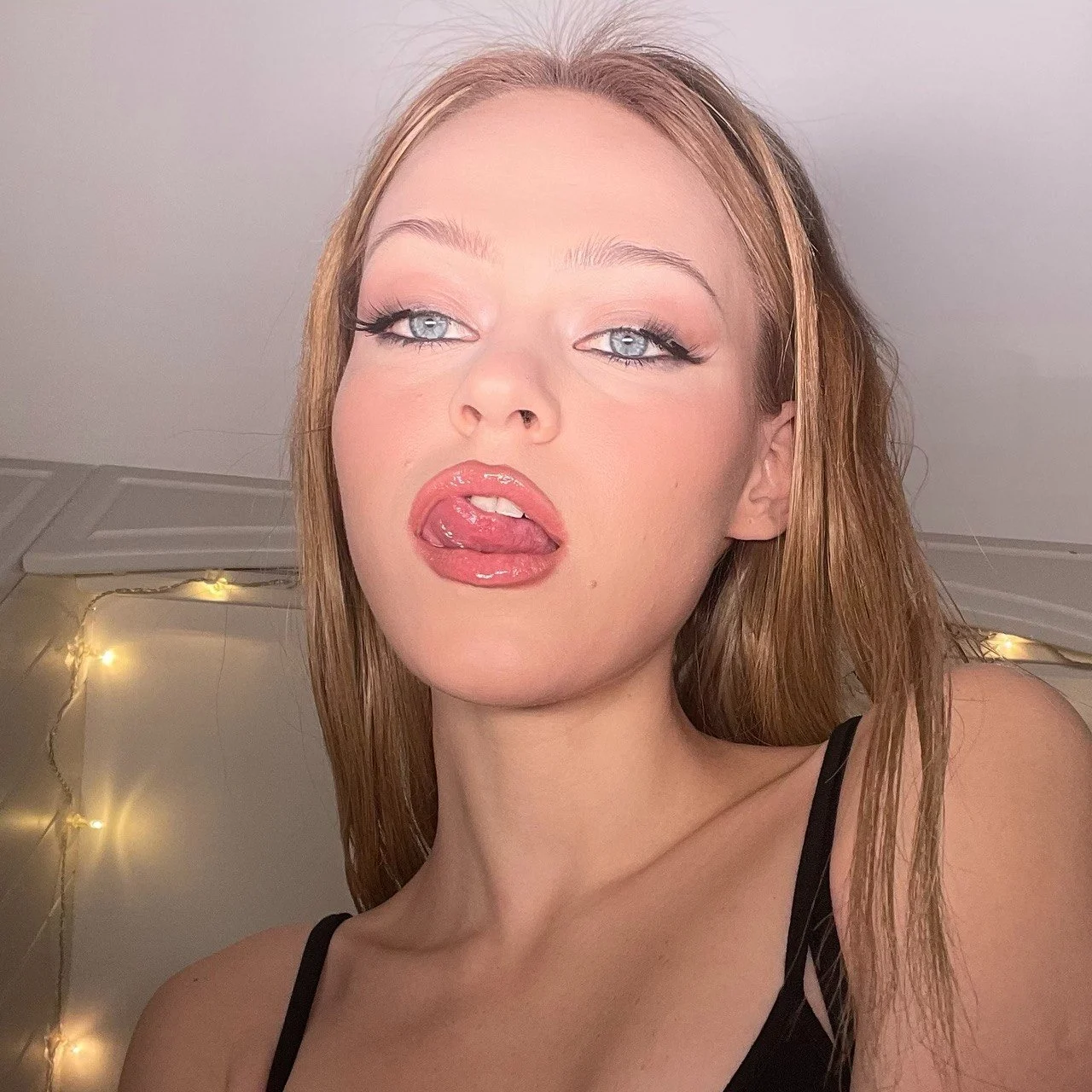 Baby Anita 🍑 - OnlyFans model