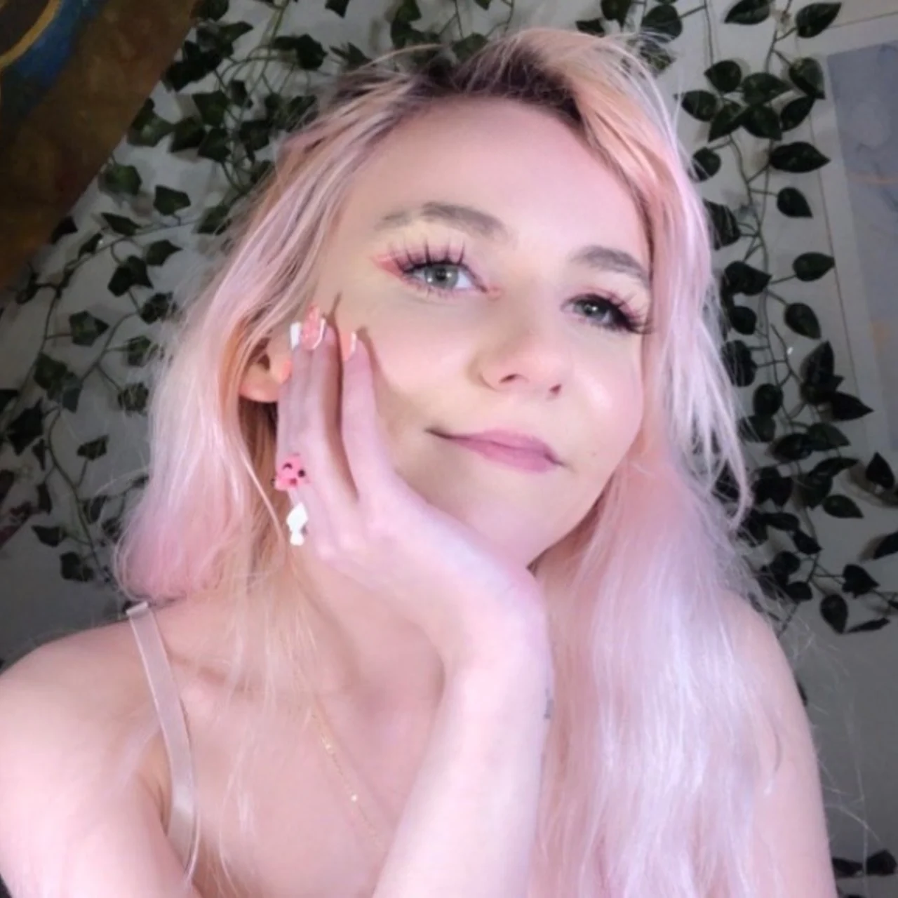 Moose Uncensored - OnlyFans model