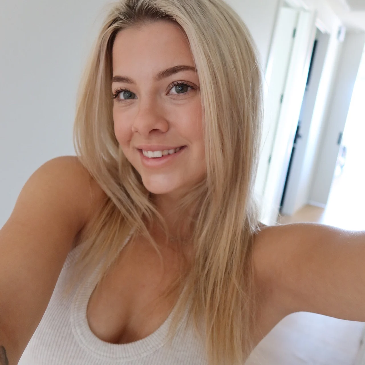 Bella - OnlyFans model