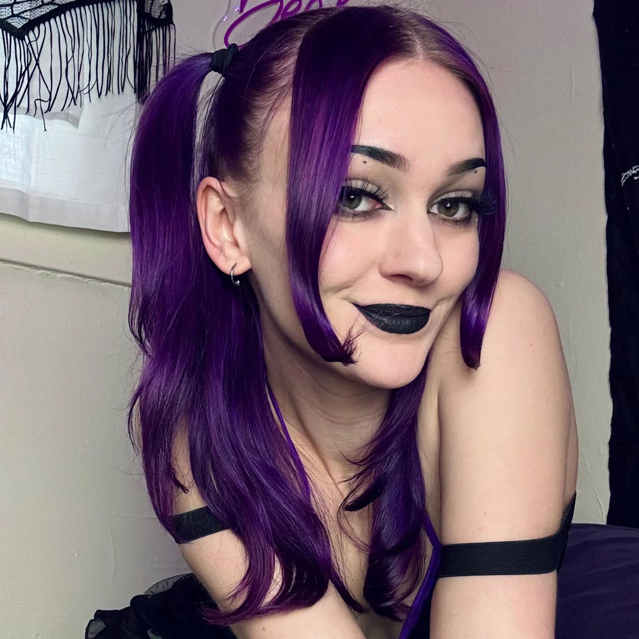 Bealz - OnlyFans model