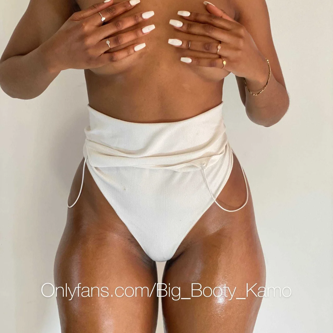 Kamo with the booty - OnlyFans model