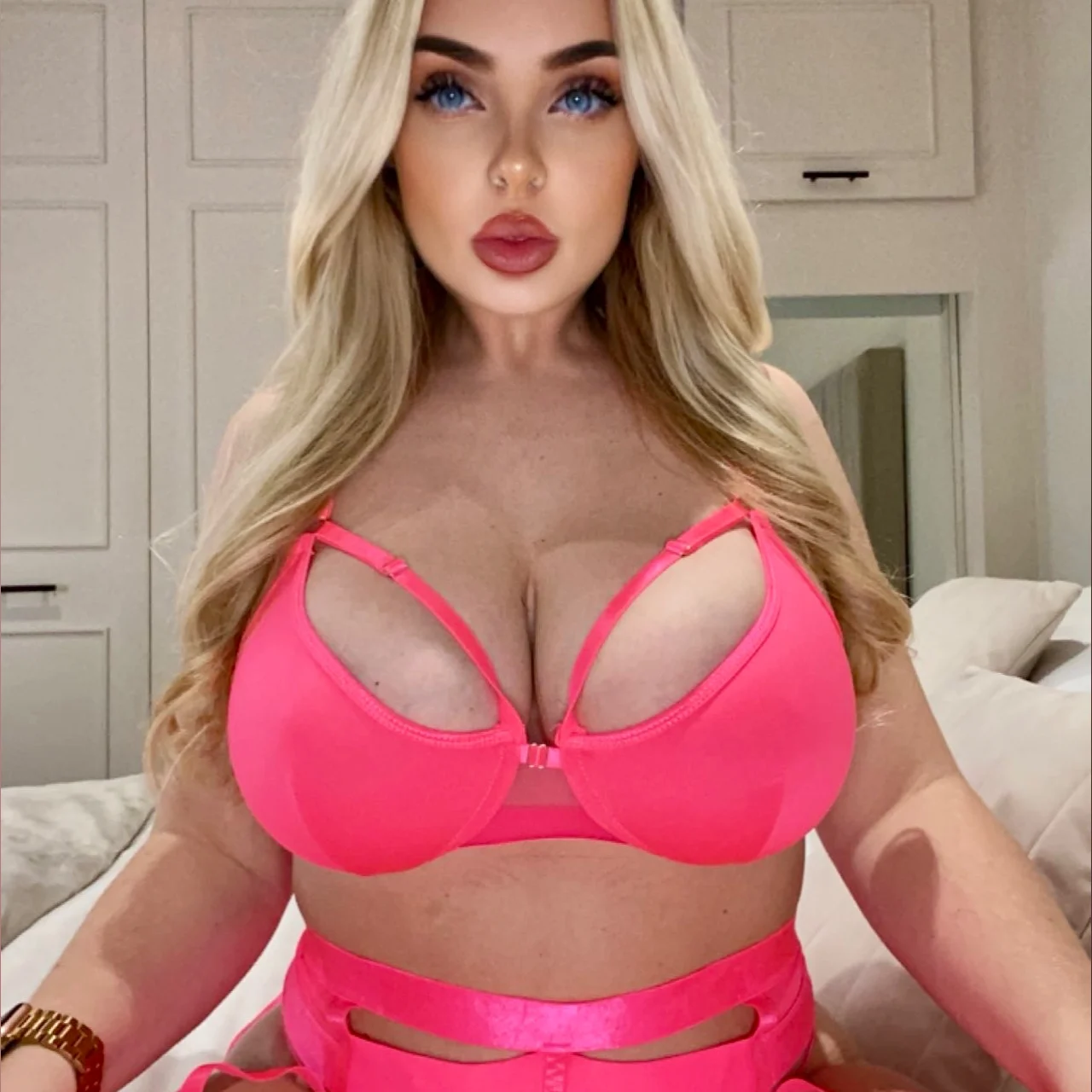 🍼🍼Big Tit Blonde UK🍼🍼 - OnlyFans model