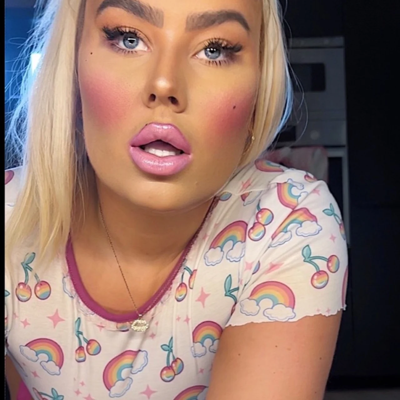 Blondiemakeupdoll - OnlyFans model