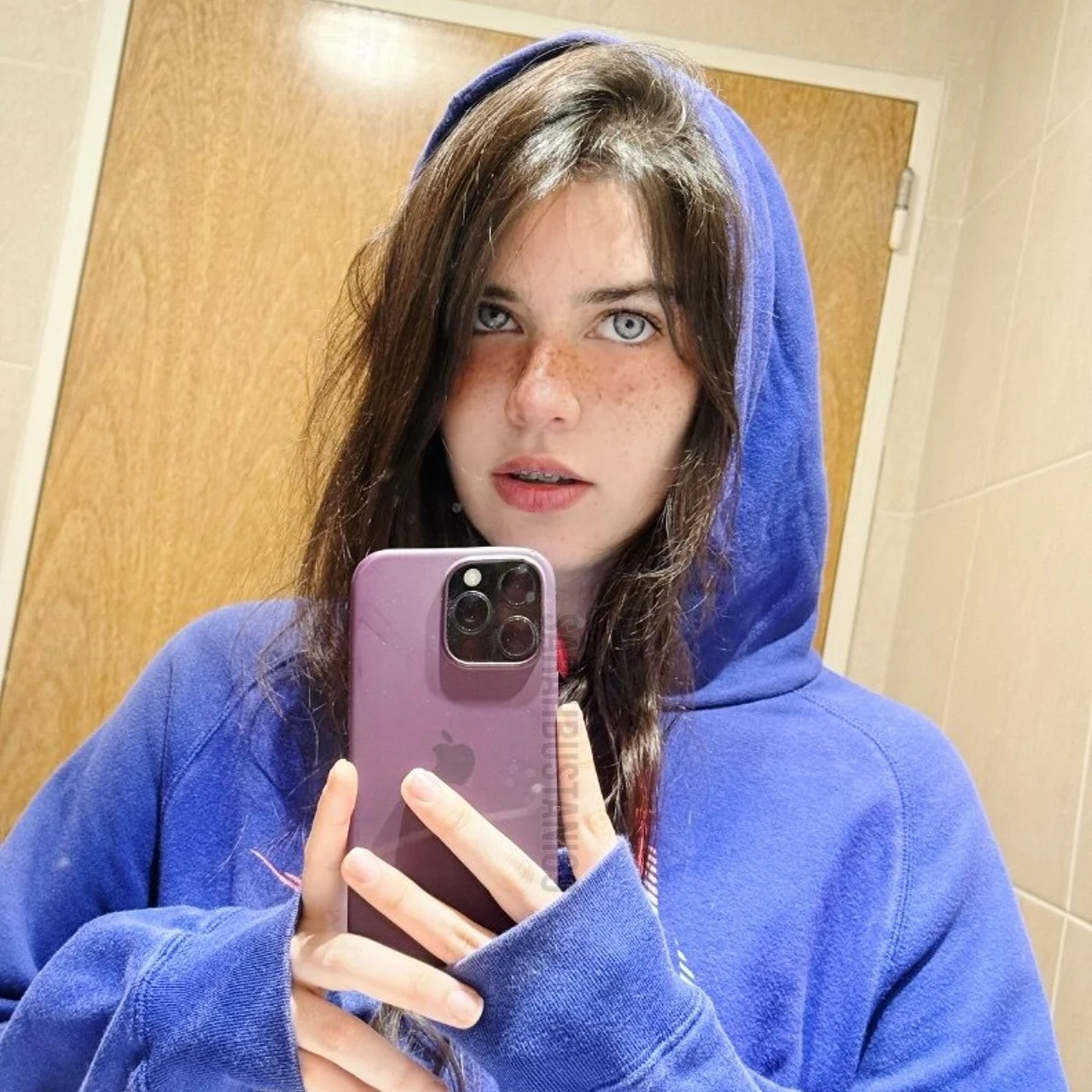 Sara Bustani 🍓 - OnlyFans model