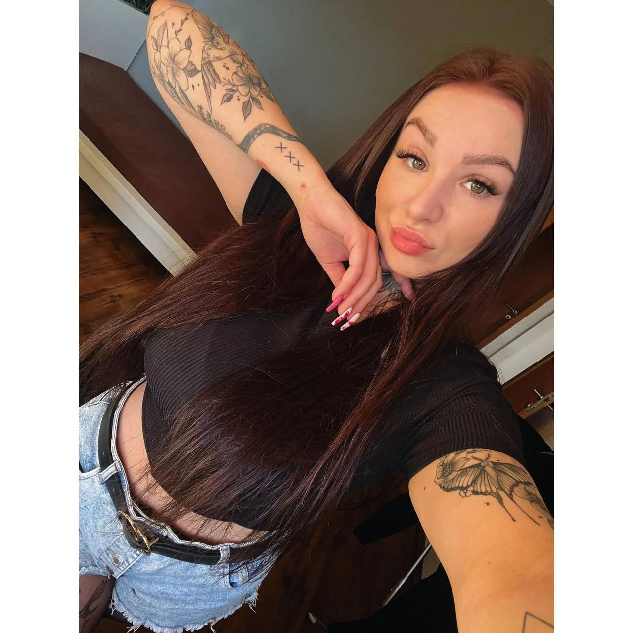 🟢Busty Lola - OnlyFans model