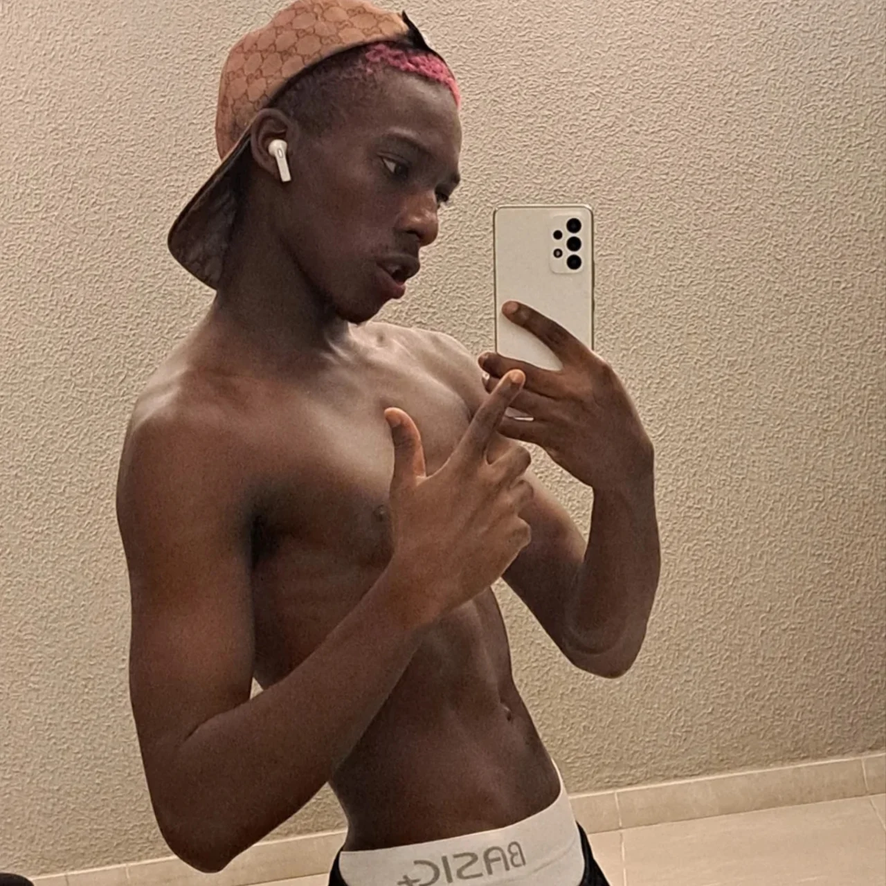 Pernalonga - OnlyFans model