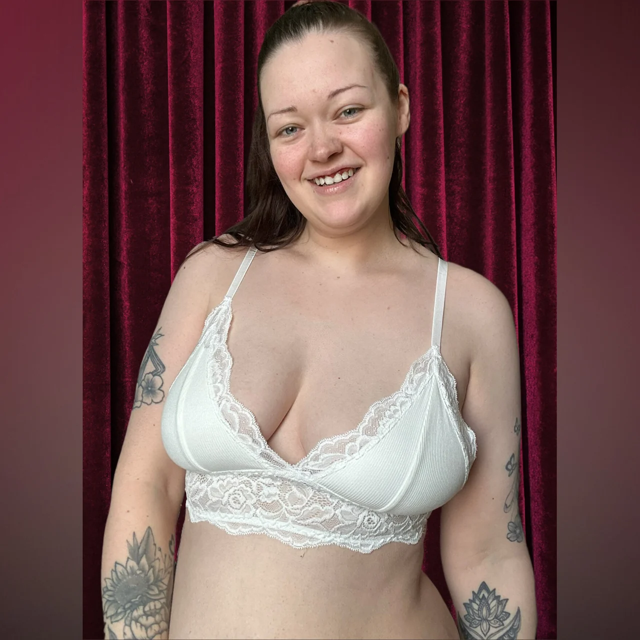 ๐ ๐๐ฎ๐ซ๐ฏ๐ฒ ๐๐๐ซ๐ ๐ - OnlyFans model