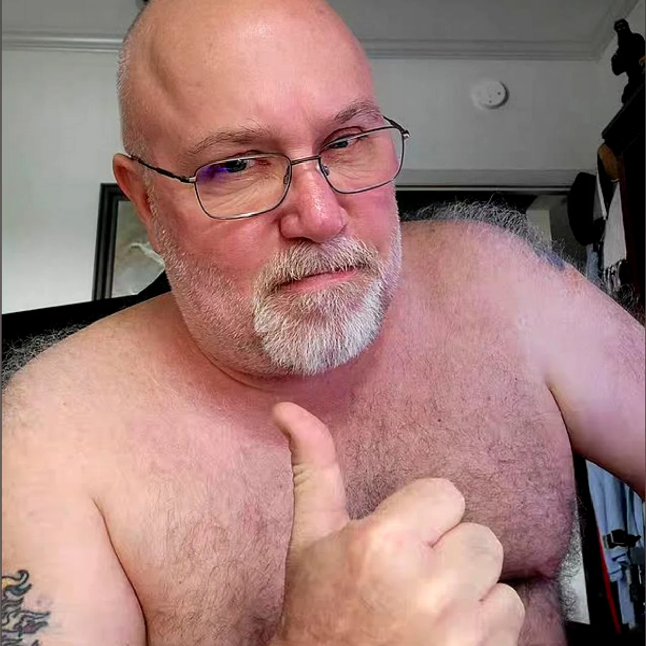 ChillOutBear - OnlyFans model