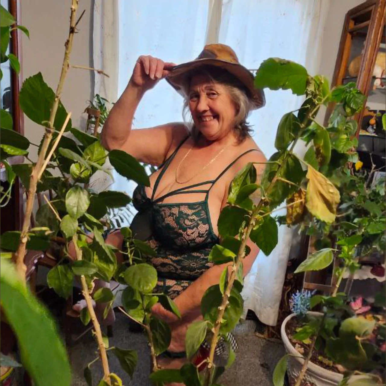 Country Grandma 🌾👵 | 🟢 online - OnlyFans model