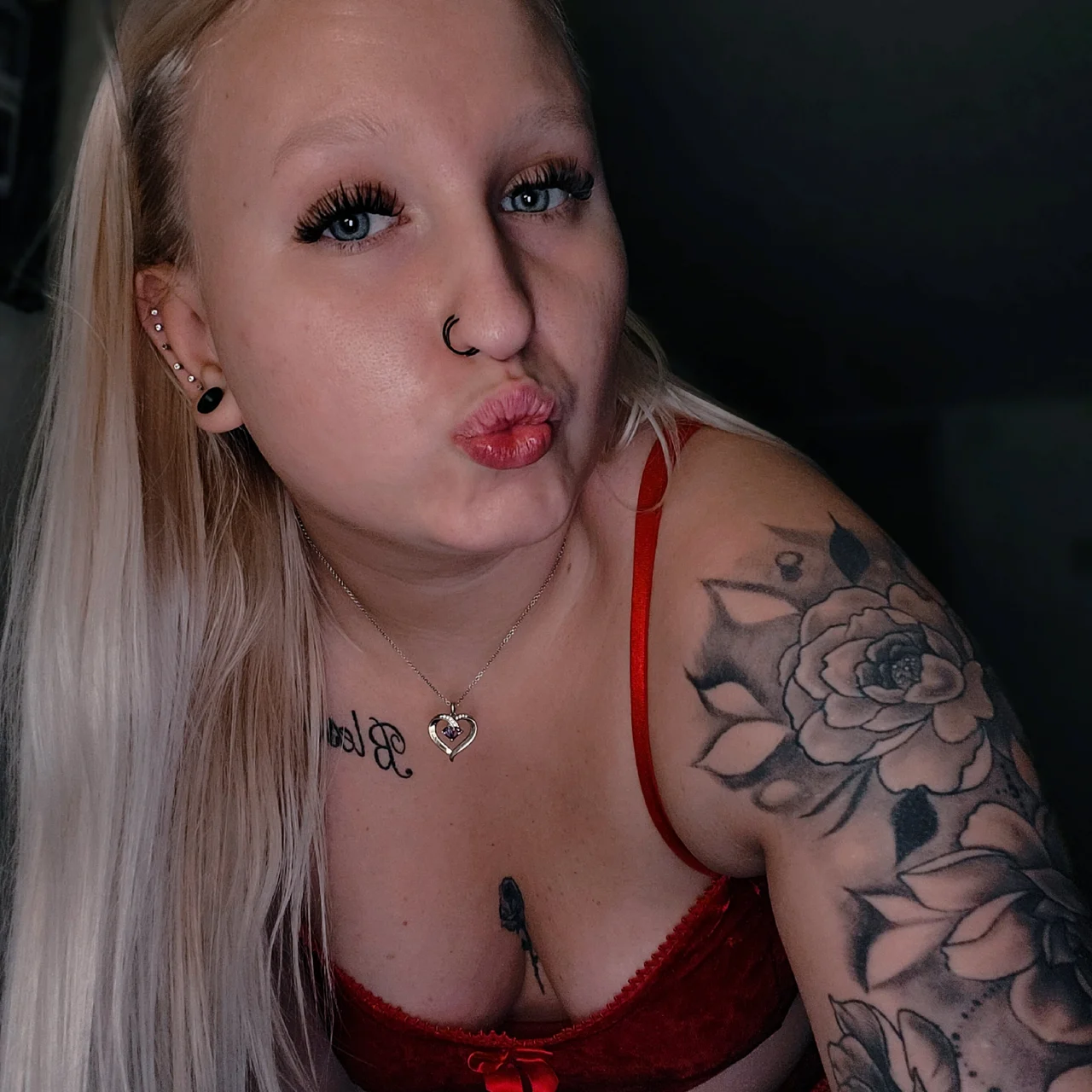 Tatted Blonde😉 - OnlyFans model