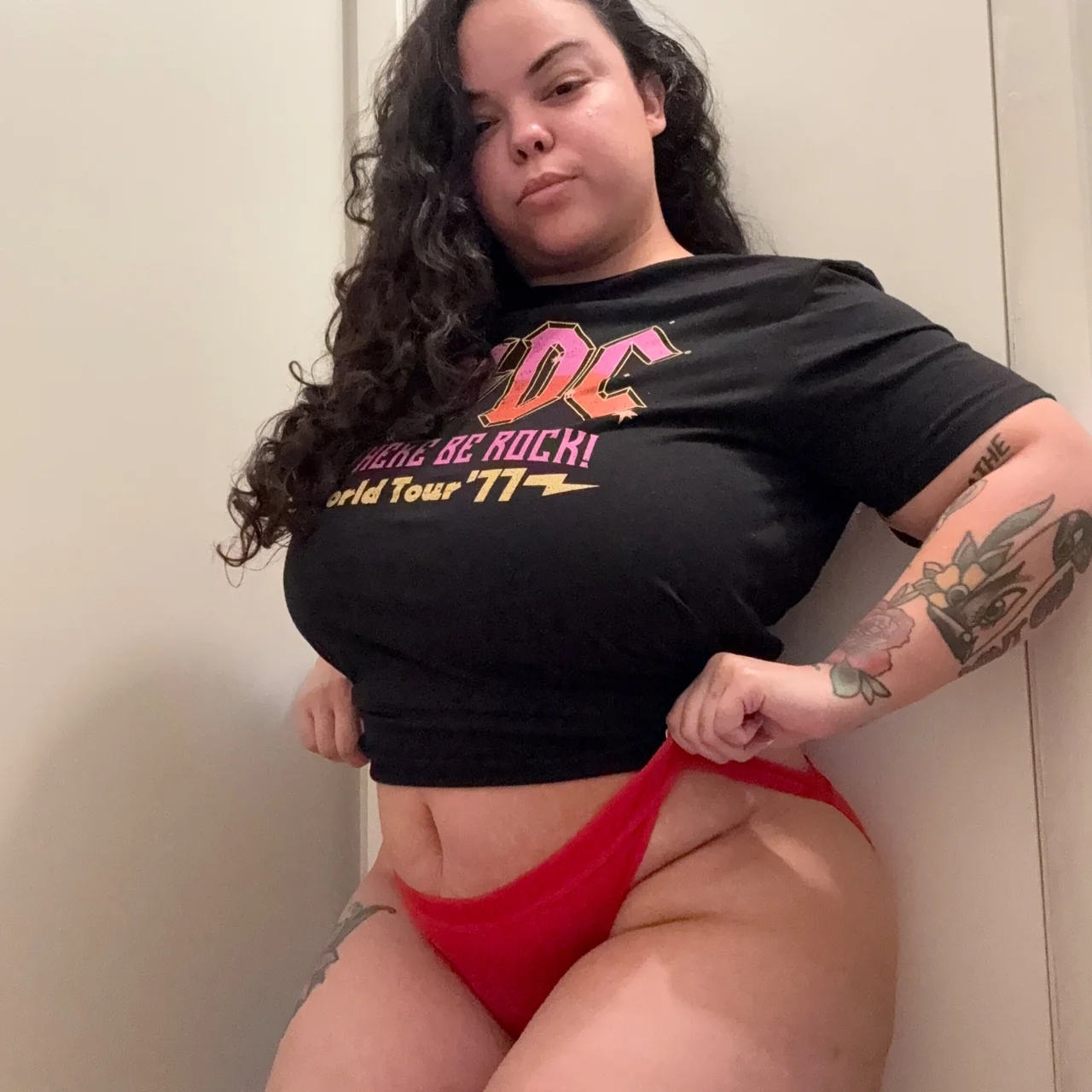 Cubanaredd - OnlyFans model