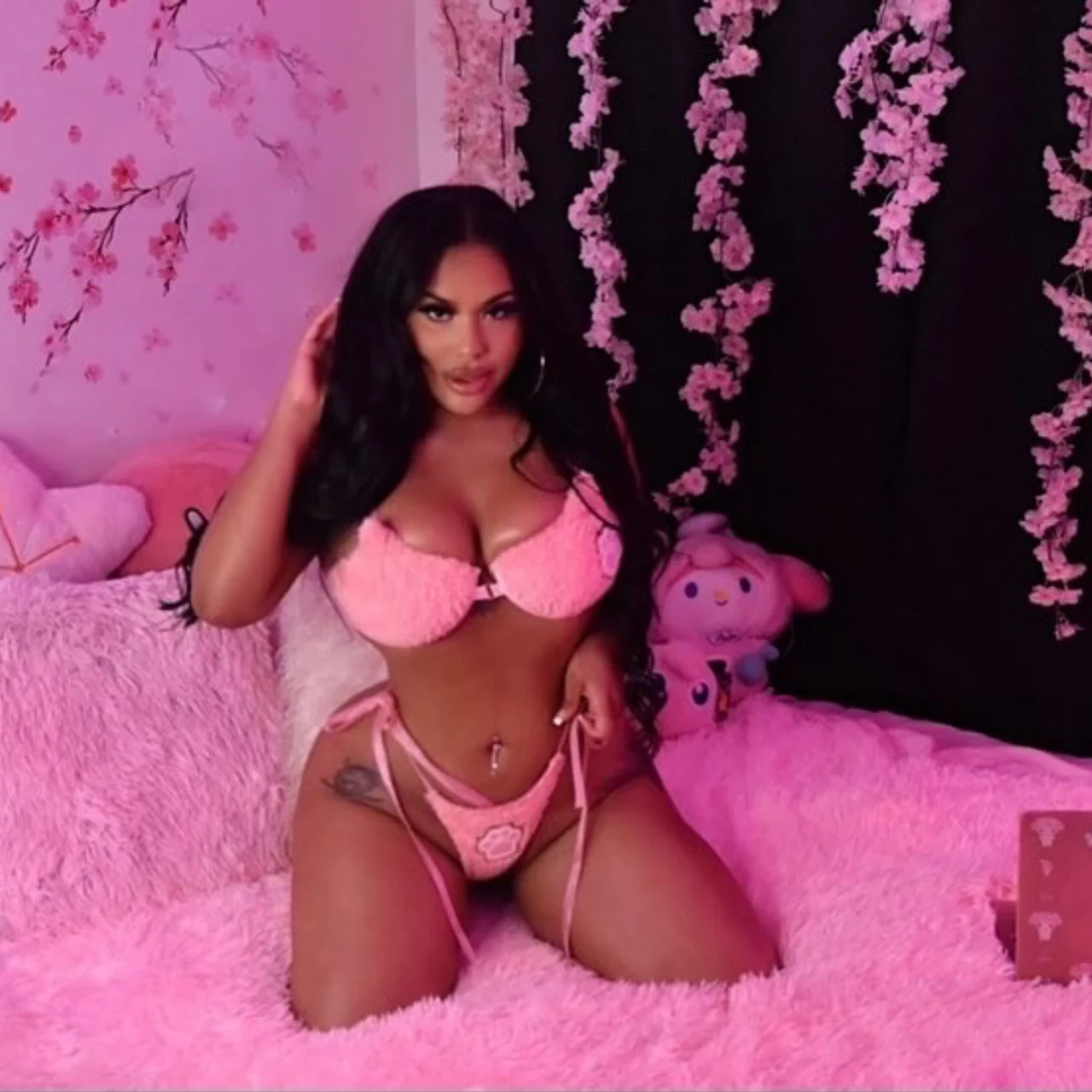 Cubanmami02 - OnlyFans model