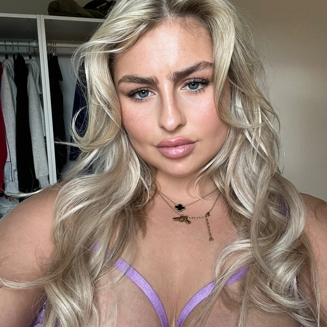 Curvy chubby girl - OnlyFans model