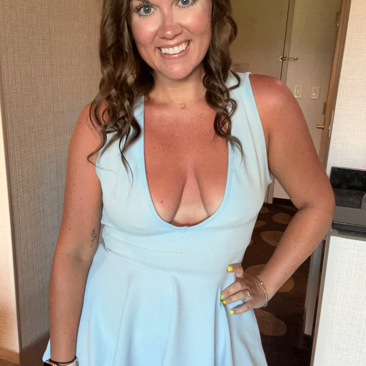 CurvyMama15 ๐ - OnlyFans model