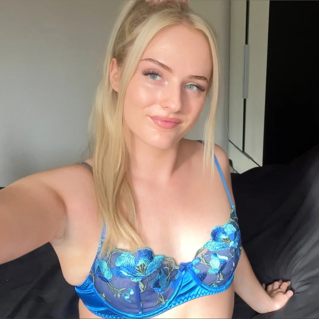 April 💖 - OnlyFans model