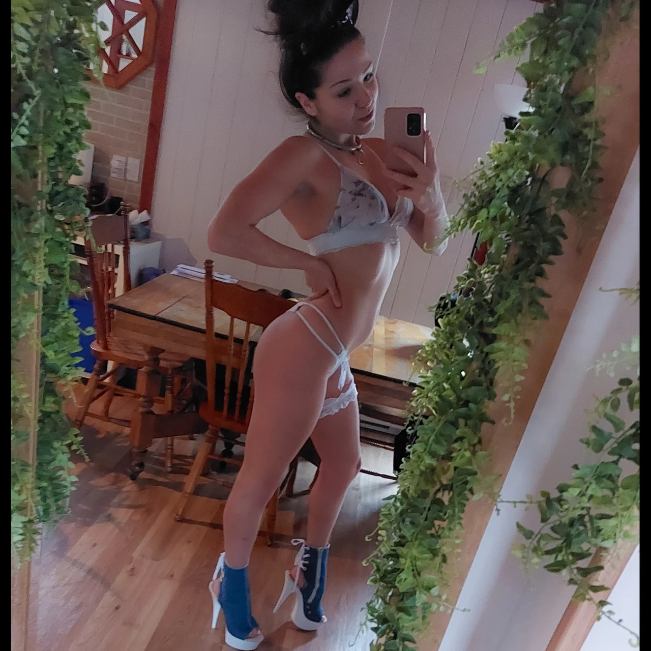 Petite CutyJeanne - OnlyFans model