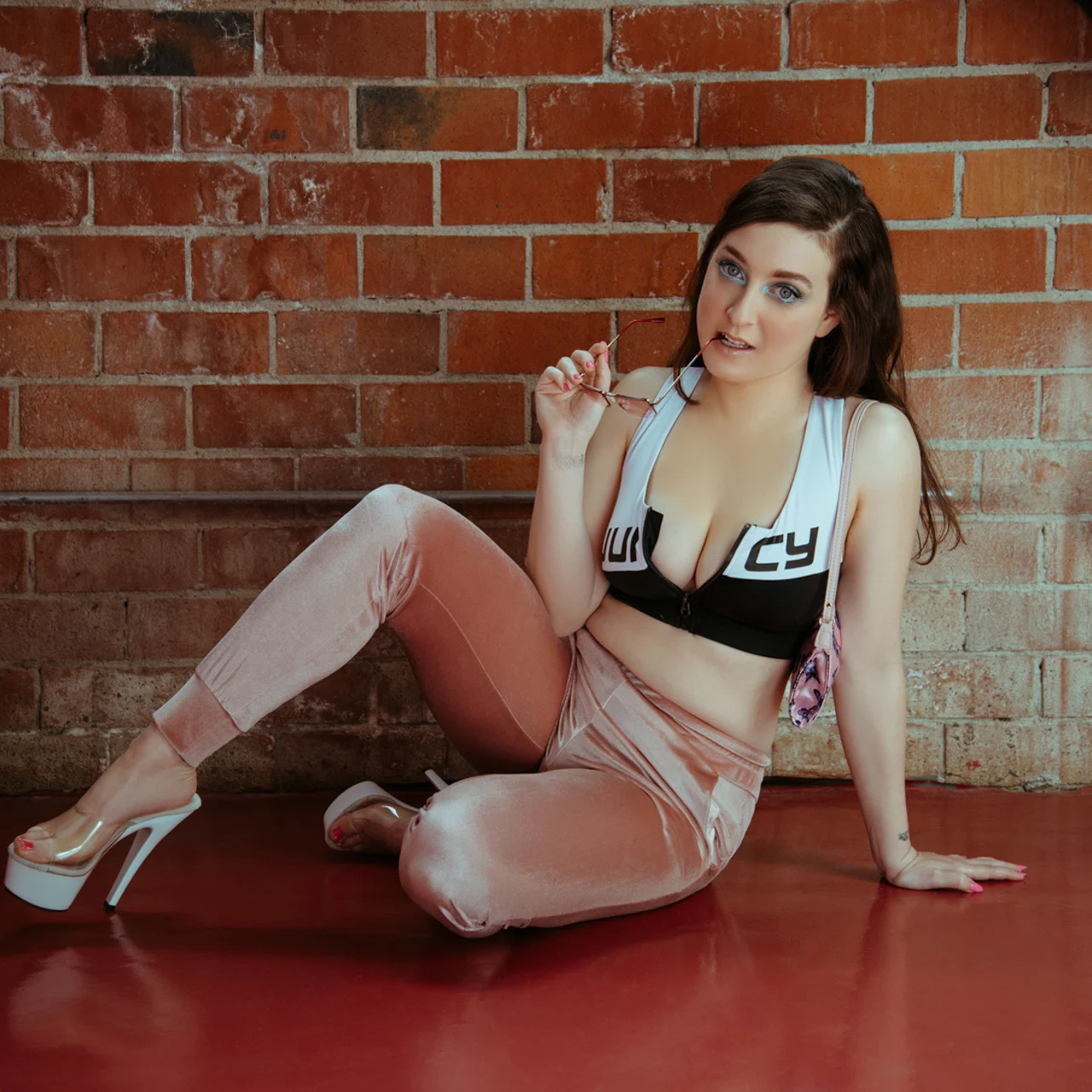 Delphine 💕 Hairy, Curvy, Busty, Nerdy 😈 - OnlyFans model