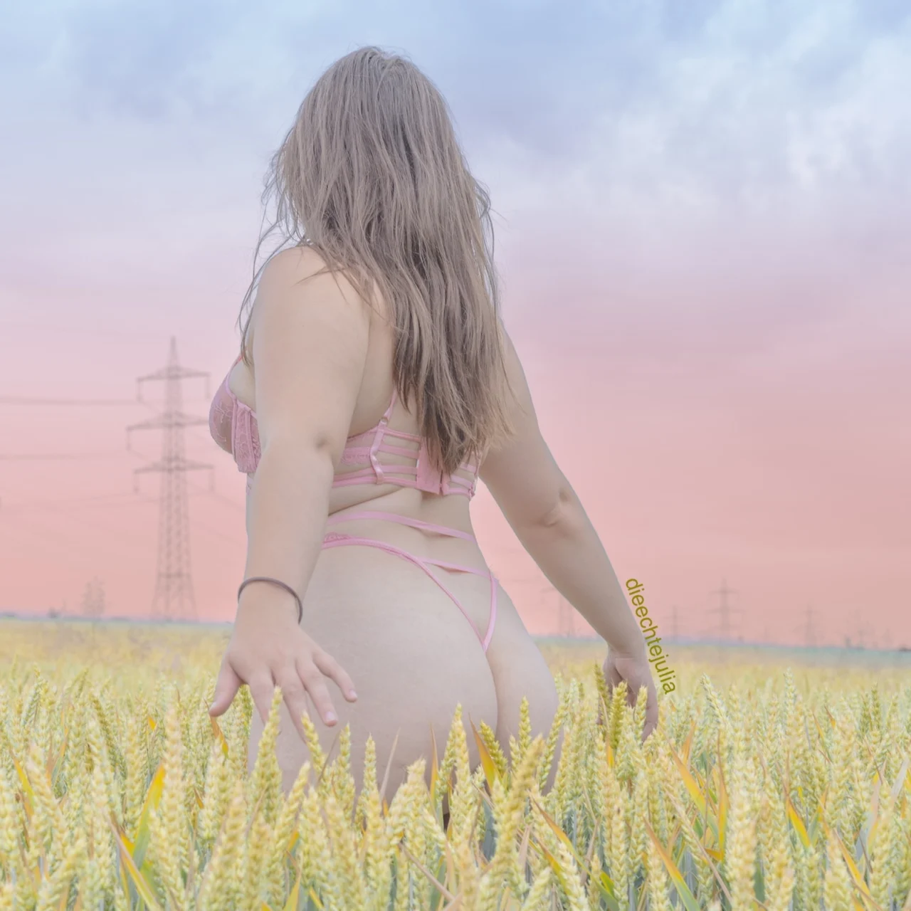 Julia - OnlyFans model