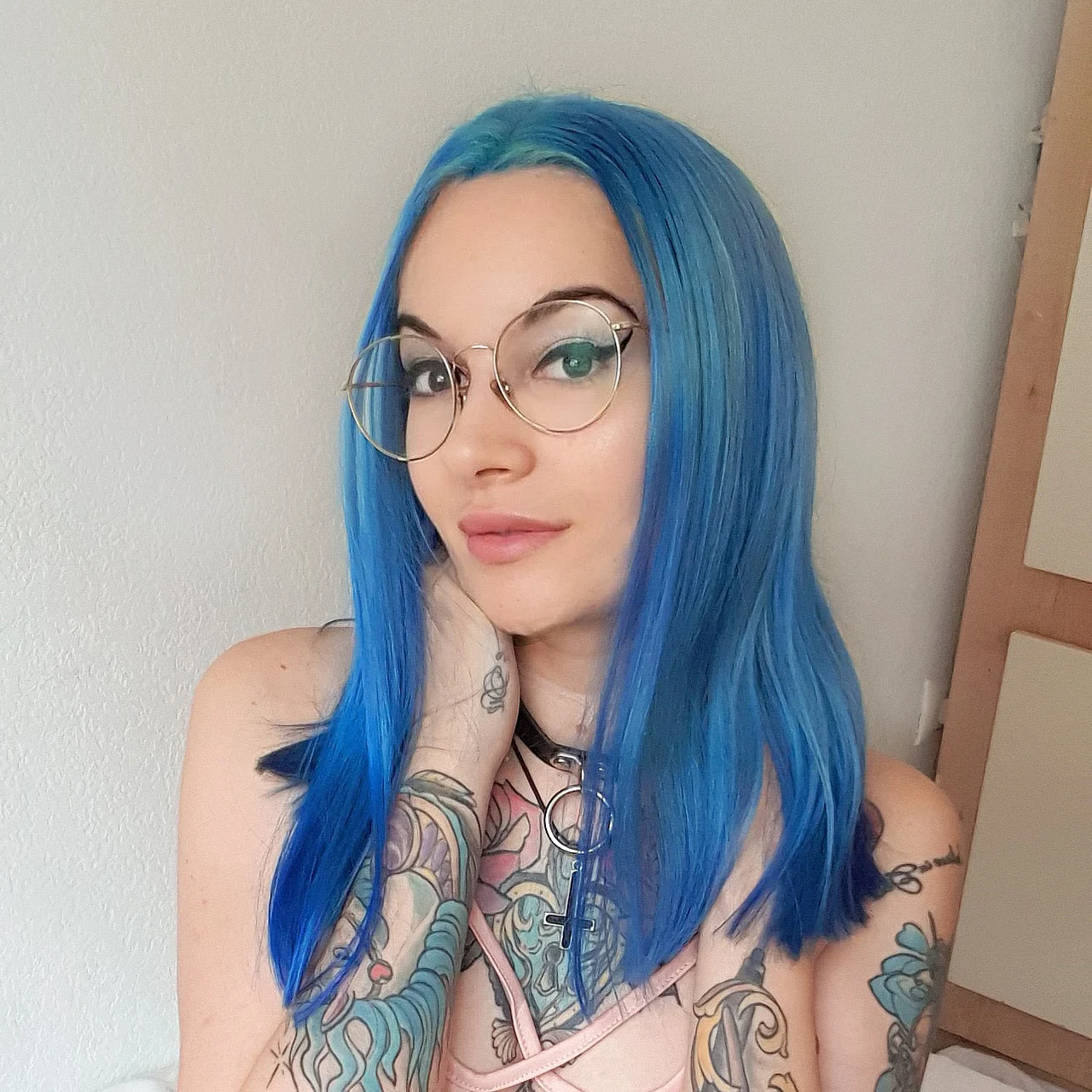 DoncellaSuicide - OnlyFans model