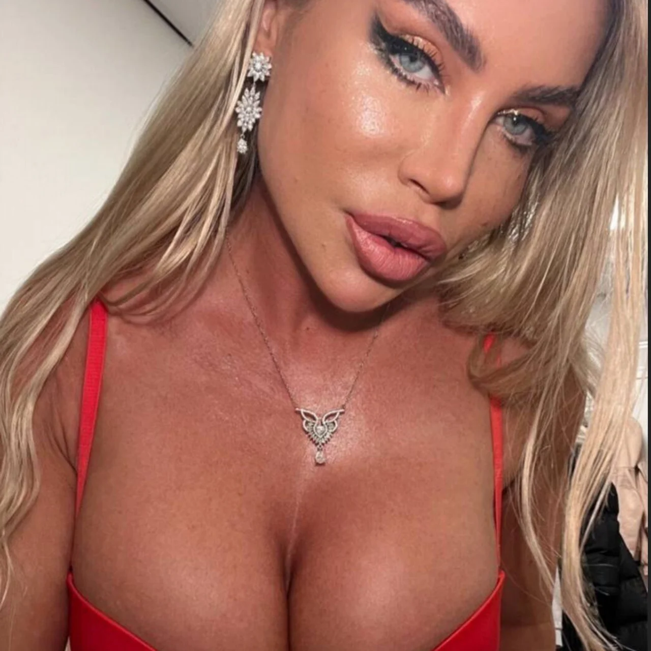 ๐บ๐ฆ ๏ผฅ๏ฝ๏ฝ๏ฝ๏ฝ๏ฝ๏ฝ
๏ฝ๏ฝ - OnlyFans model