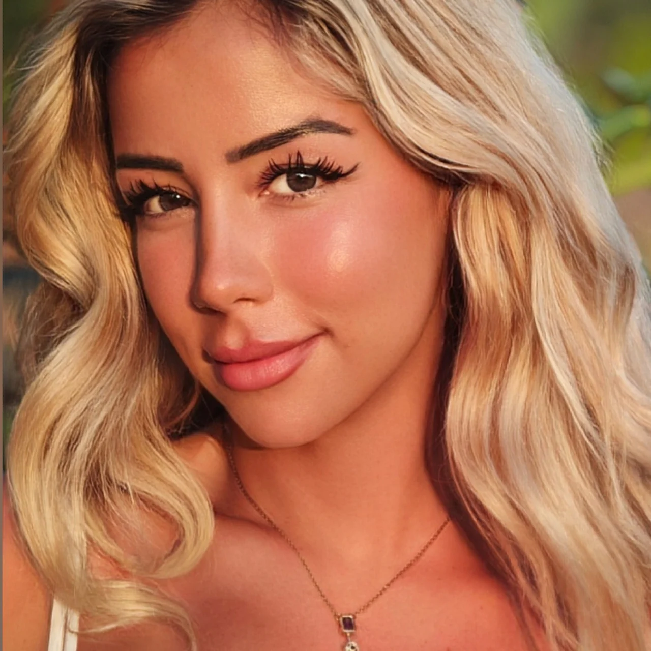 Ella 🍒🍸 - OnlyFans model