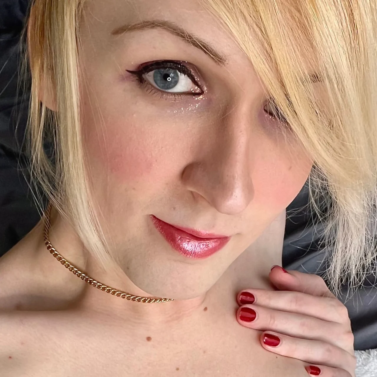 ellie exx - OnlyFans model