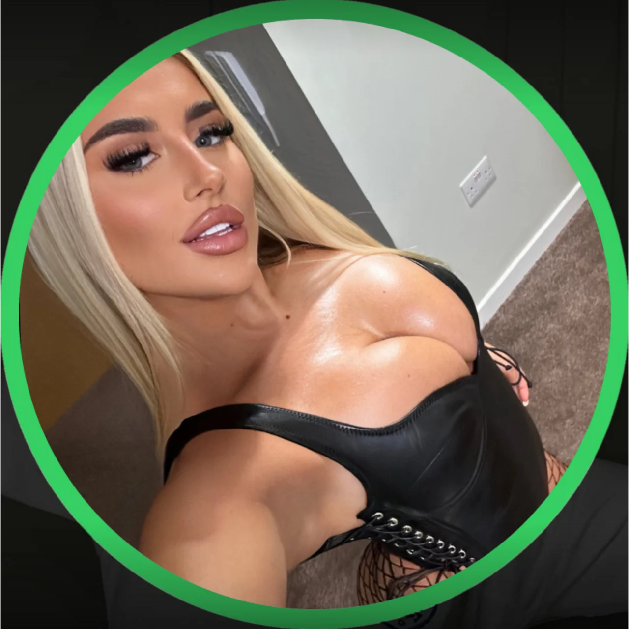 em-leah - OnlyFans model