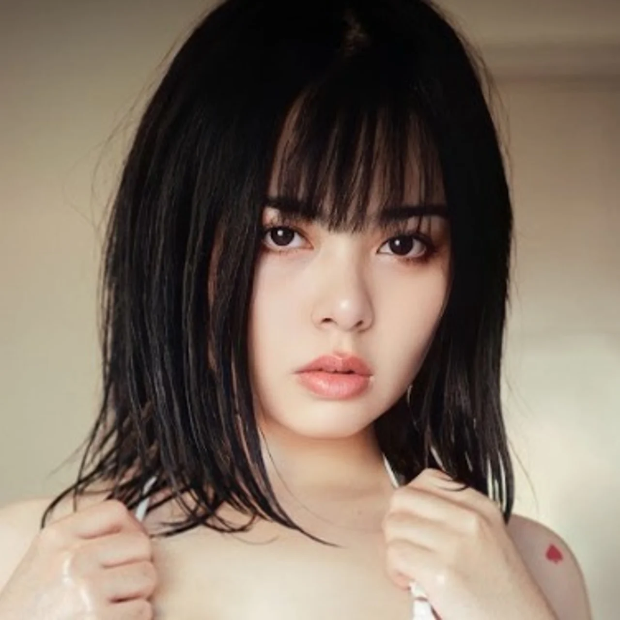 Estelle Shiori ๐ซ - OnlyFans model