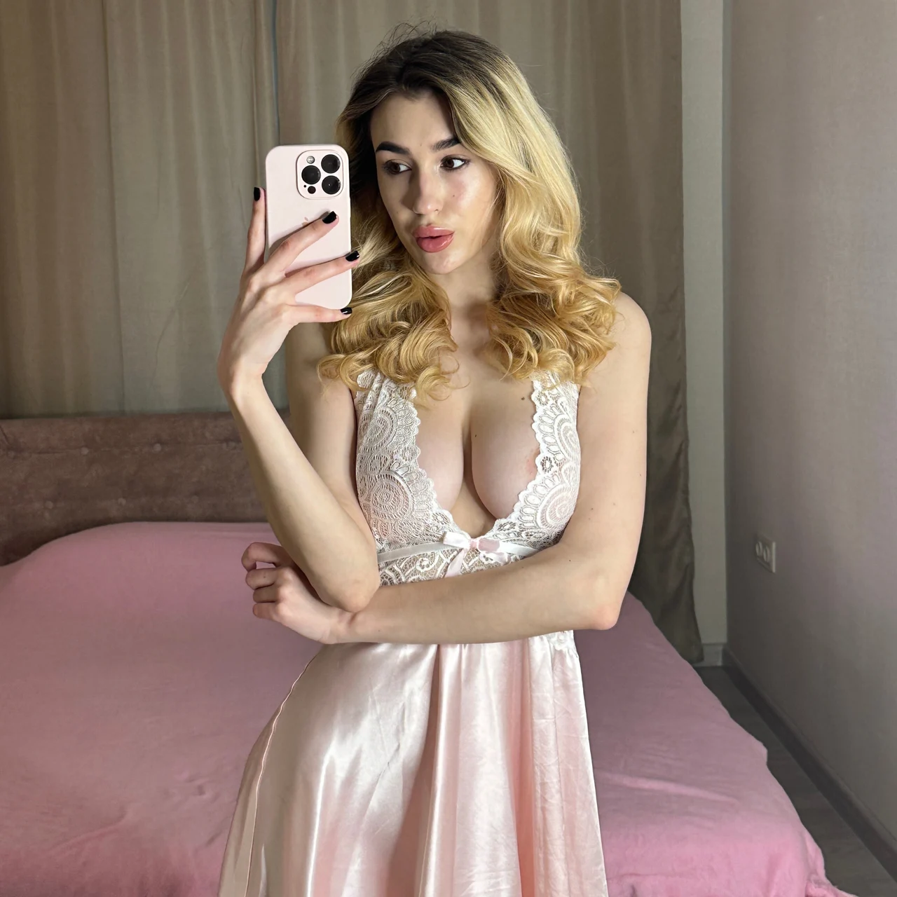 Eva Ameli 🍒 - OnlyFans model