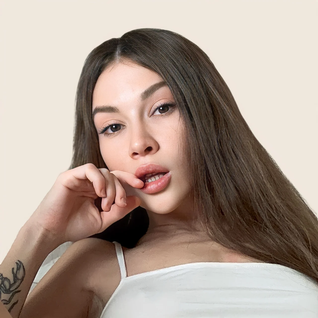 𝐄𝐯𝐚 𝐕𝐞𝐞💎 petite fit brunette 😍 - OnlyFans model