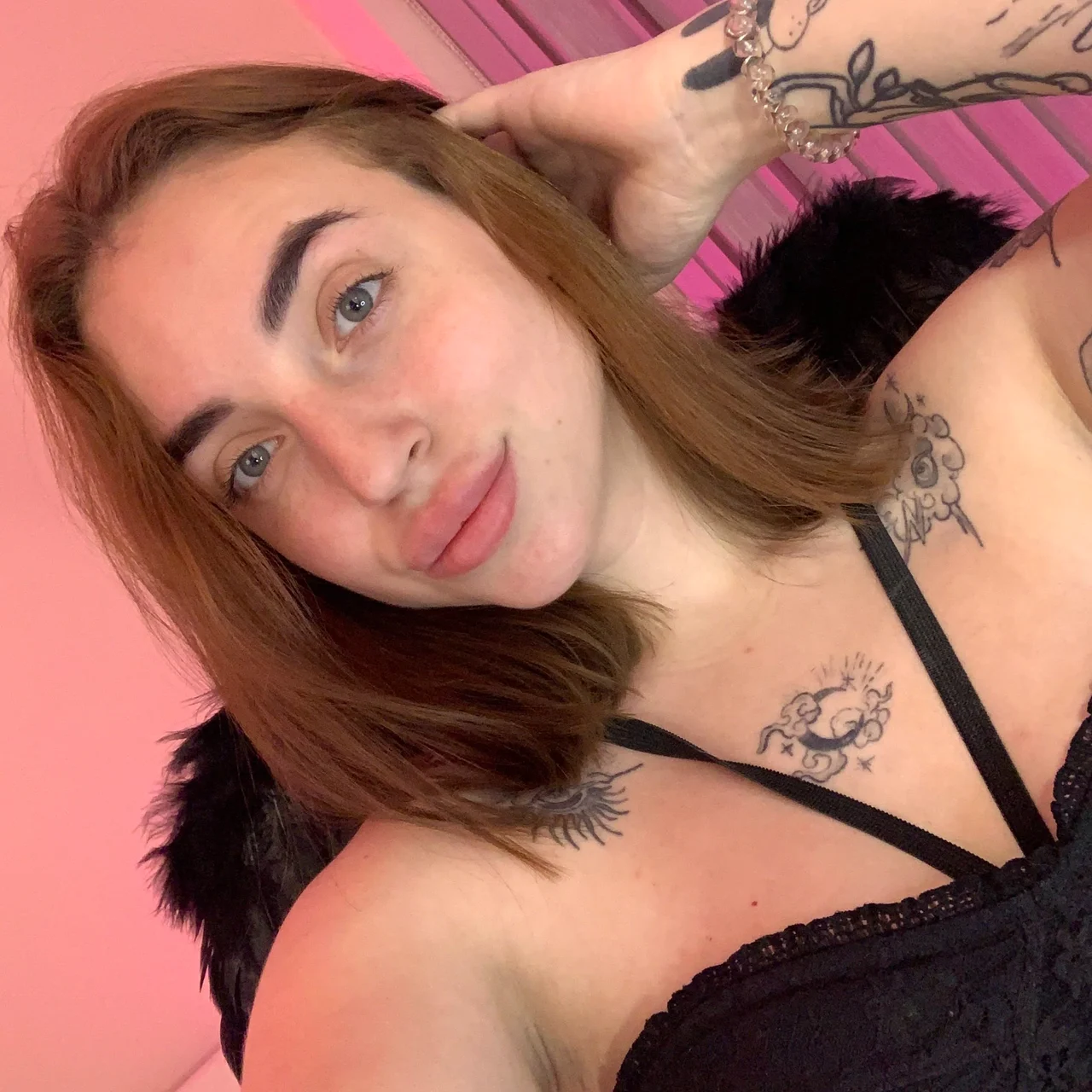 Mia Fluffy - OnlyFans model