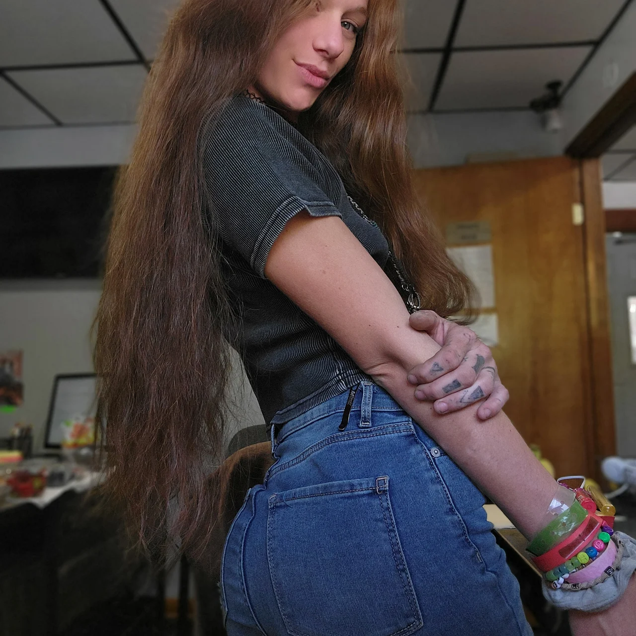 Hairy Mommy Mandy - OnlyFans model