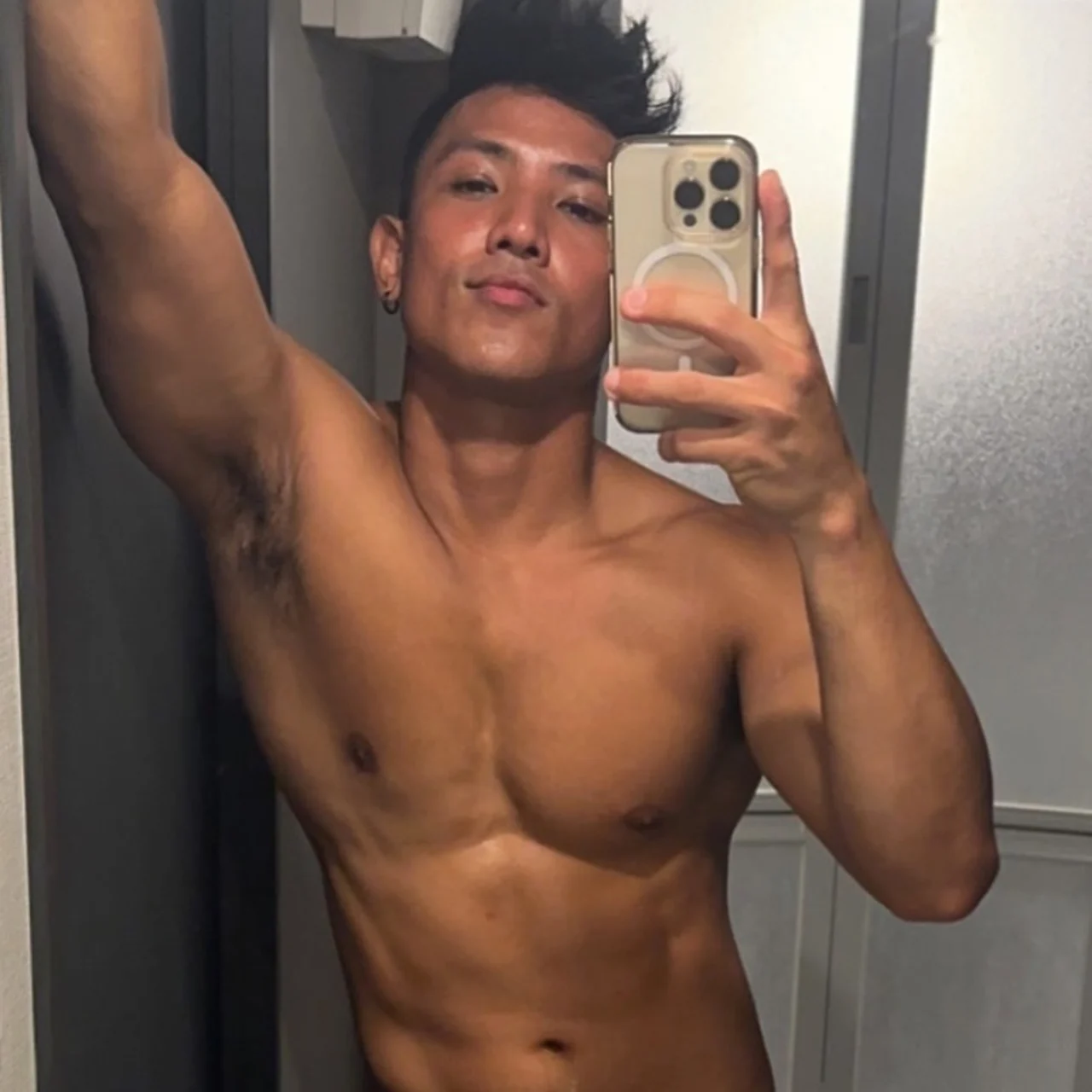 GoldenTwunk671 - OnlyFans model