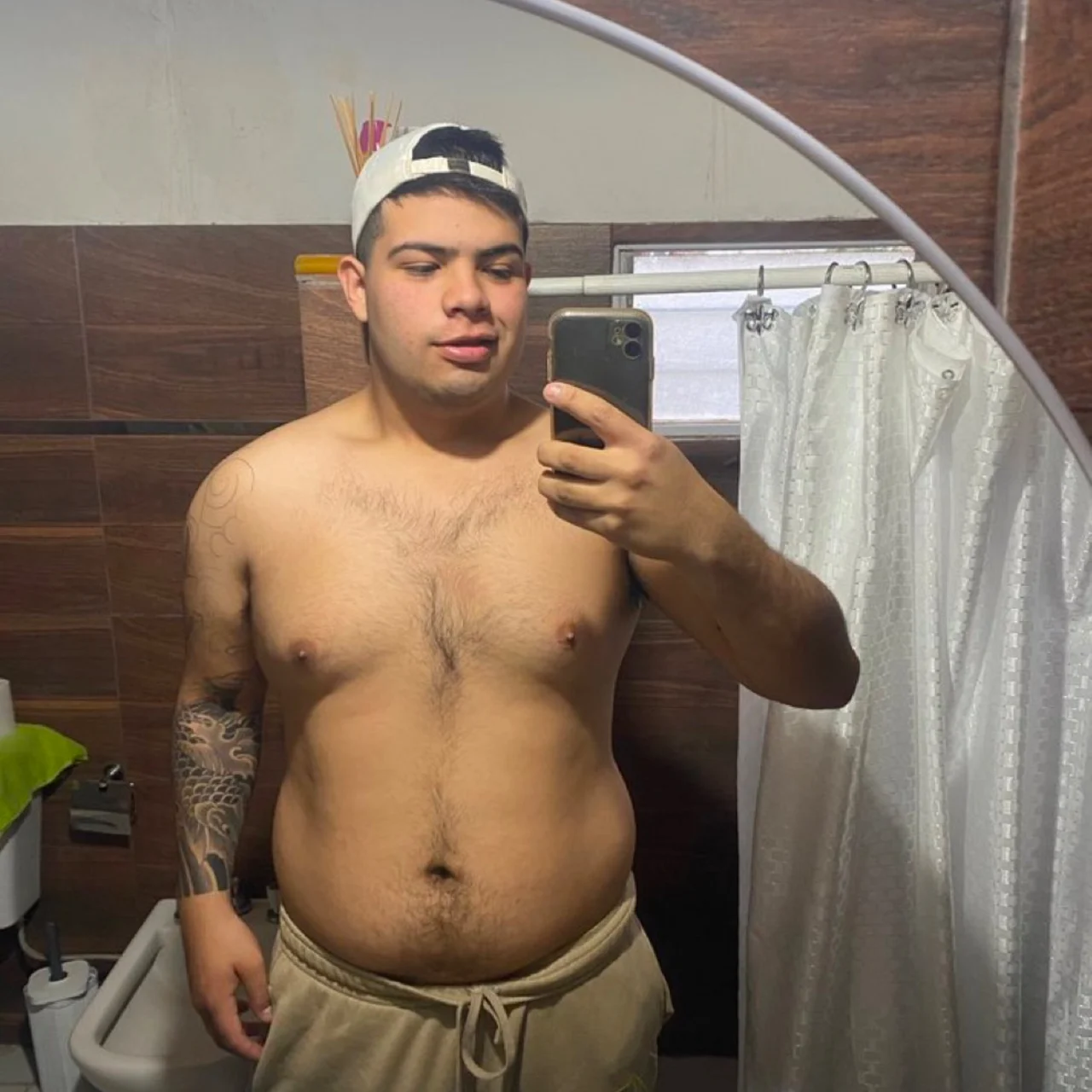 Hotbearr - OnlyFans model