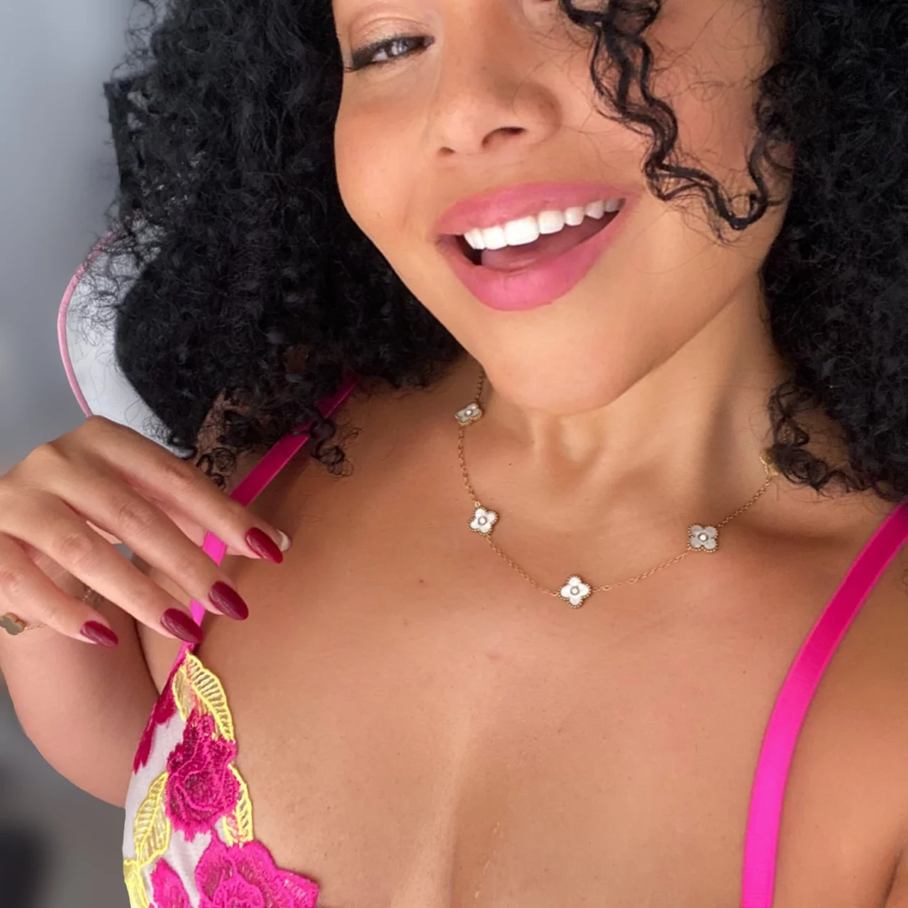 ๐๐๐ฅ๐ง๐๐๐๐ฌ ๐ ๐ข๐ก๐ง๐ ๐ ๐๐ ๐๐ผ ๐ฝ๐น๐ฎ๐ ๐ฌ - OnlyFans model