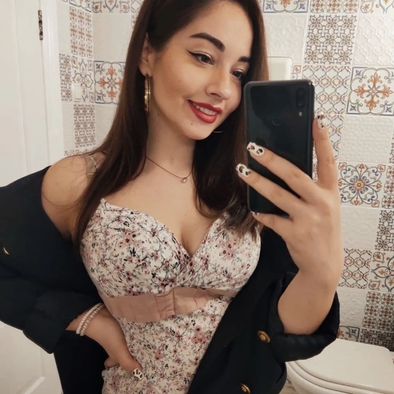 Sara - OnlyFans model