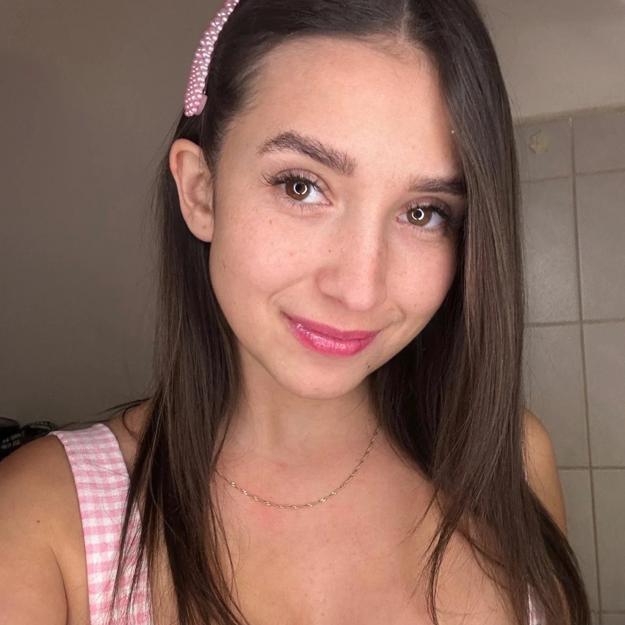 Nev 🩷 - OnlyFans model