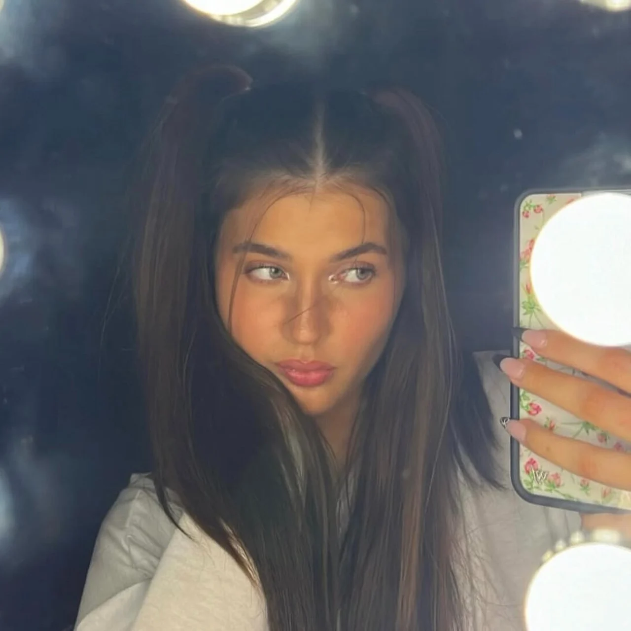 ･ﾟ･⟡ Ella ⋆༶⋆˙ - OnlyFans model